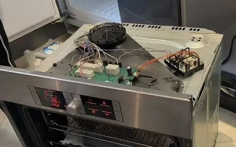 Ремонт духовых шкафов в Лукинске — иллюстрация: работа мастера, этап 6