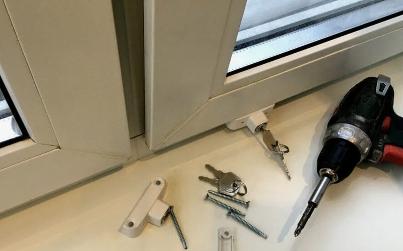 Ремонт окон в Нижнем Новгороде — иллюстрация: работа мастера, этап 2