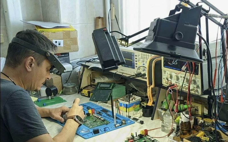 Ремонт телевизоров в Липецке — иллюстрация: работа мастера, этап 6