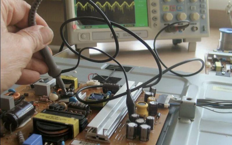 Ремонт телевизоров в Рузаевке — иллюстрация: работа мастера, этап 6