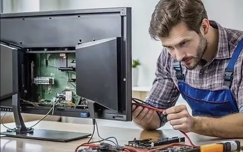 Ремонт телевизоров в Сосновоборске — иллюстрация: работа мастера, этап 4