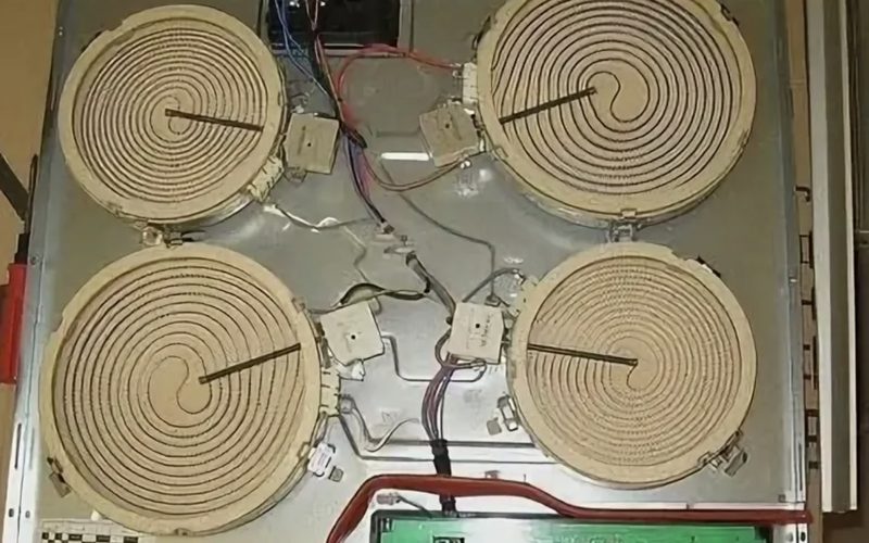 Ремонт варочных панелей в Липецке — иллюстрация: работа мастера, этап 5